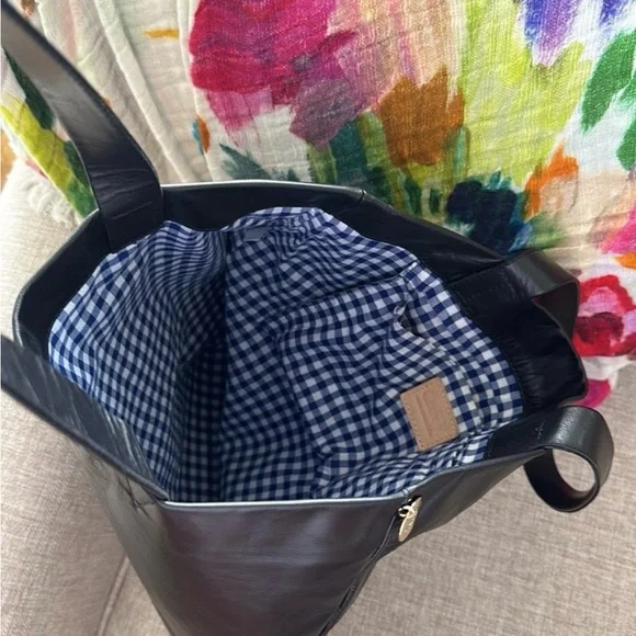 Clare V - Really good condition black leather tote. - Picture 5 of 8
